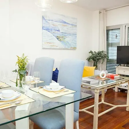 Charming With Pool And Garage شقة *