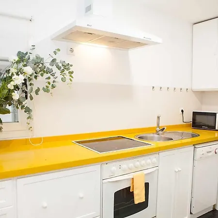 Charming With Pool And Garage شقة *