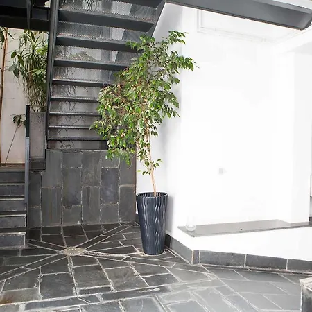 Charming With Pool And Garage شقة *