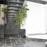 Charming With Pool And Garage Апартаменты *