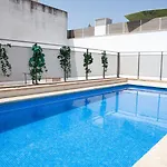 Апартаменты Charming With Pool And Garage