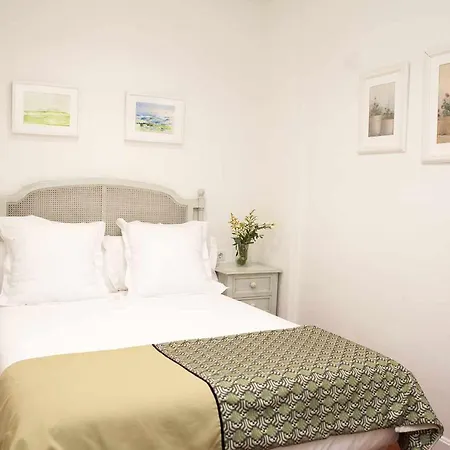 Apartmán Charming With Pool And Garage